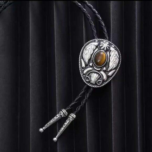 New Vintage Style Bolo Tie Men’s Western Leaf Design Rustic Fashion Accessory - Picture 2 of 5